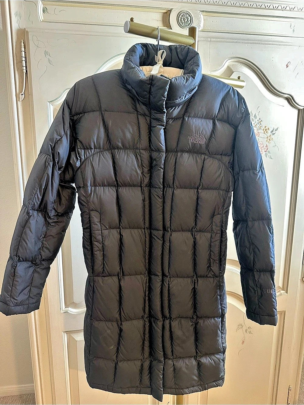 The North Face Women's Charcoal Puffer Jacket Size Small